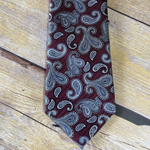 Croft & Barrow One Size Mens Tie Maroon and Gray 56”x 3” - Picture 4 of 11